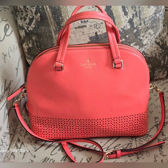 kate spade Handbags - Kate Spade Wakefield Lane Carli satchel in a bright coral GUC